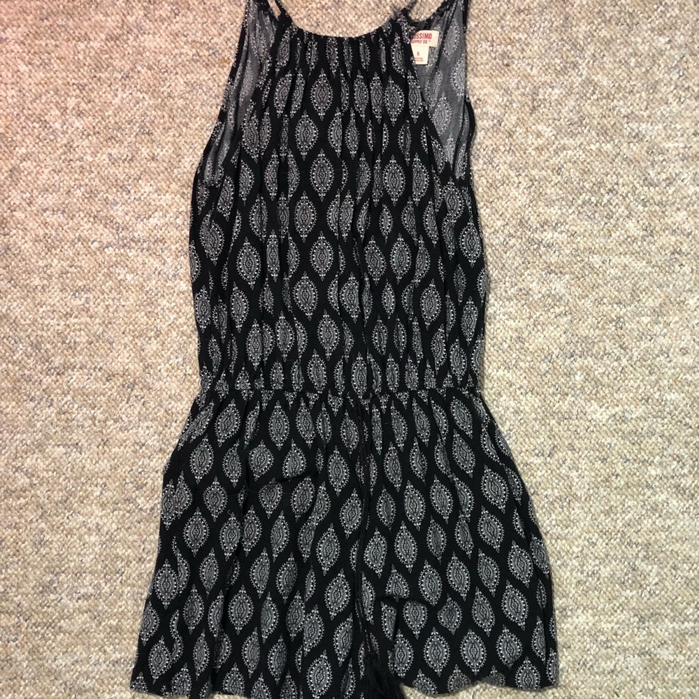 Patterned Romper - Picture 2 of 5